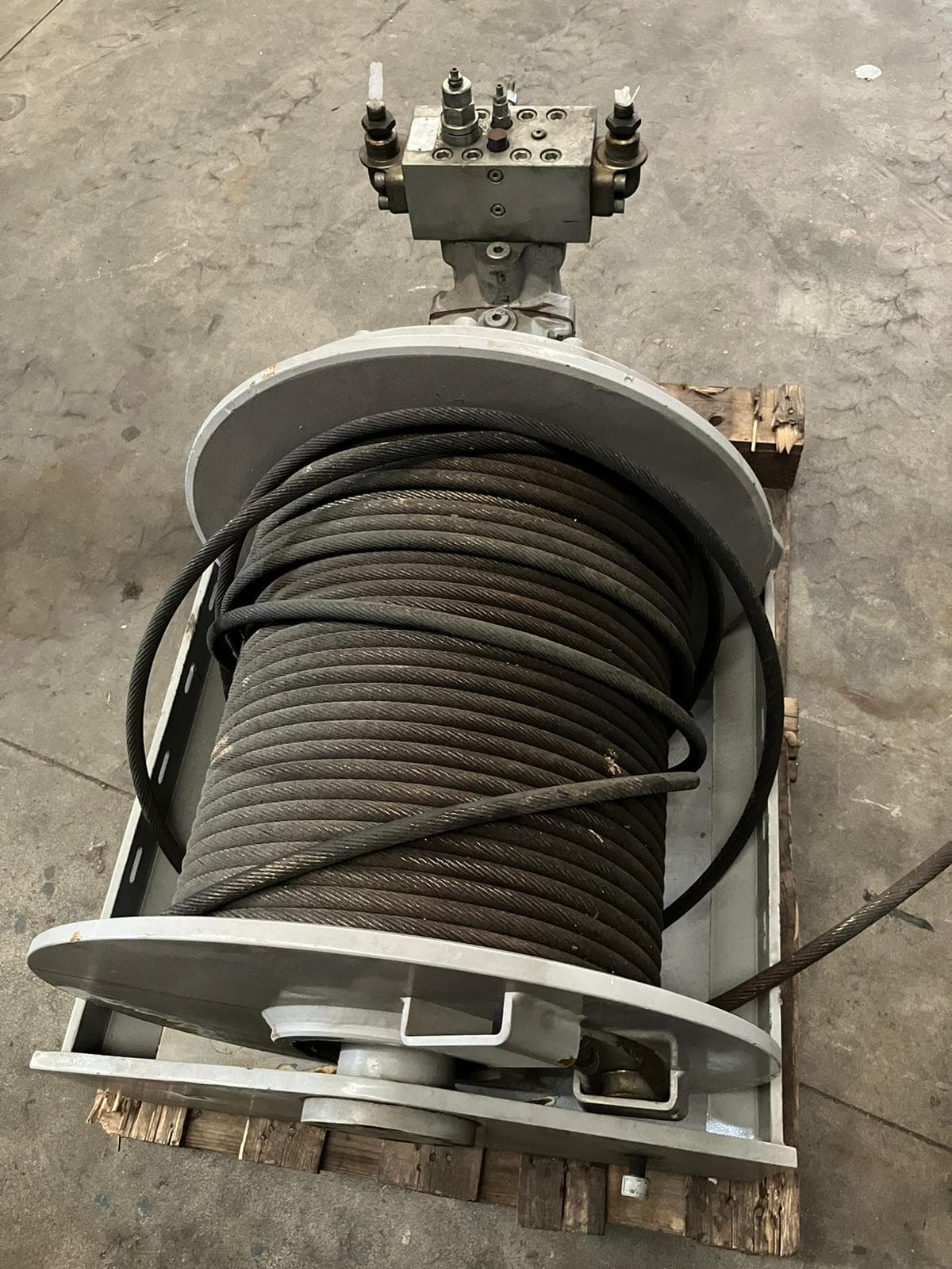 7T capacity tugger winches thumbnail 2