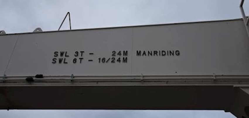 Telescopic Marine Crane  with manriding capability