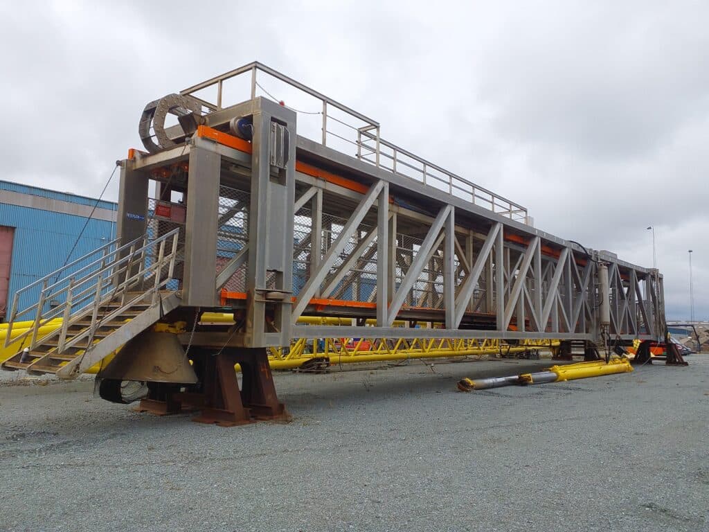 Extendable offshore bridge