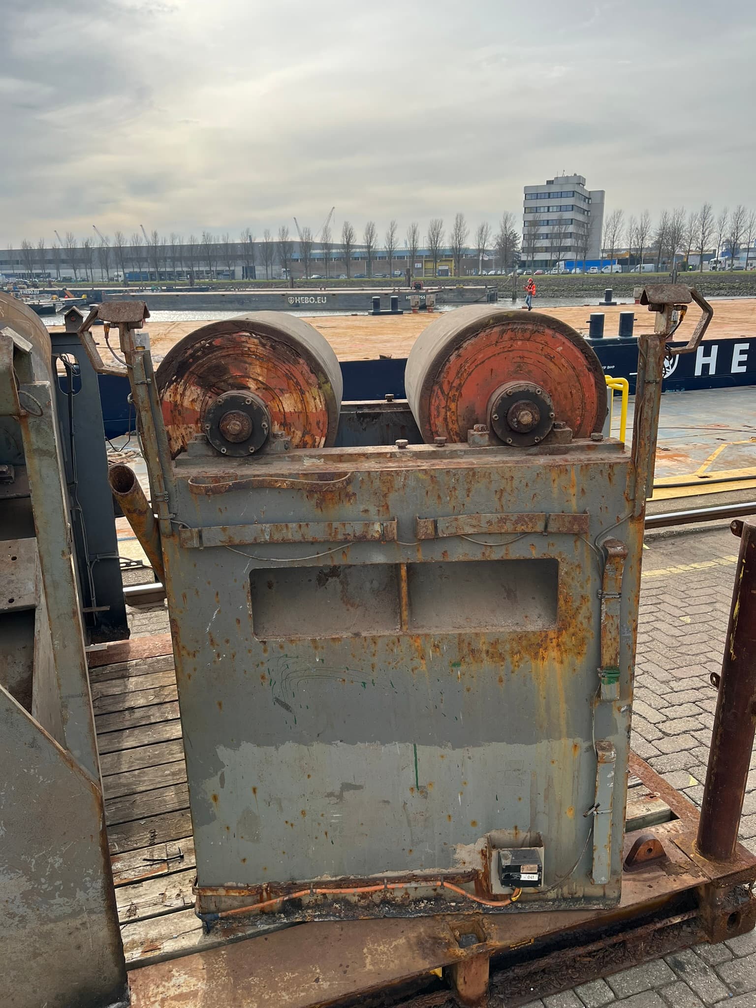 Hydraulic pipe rotation unit thumbnail 2