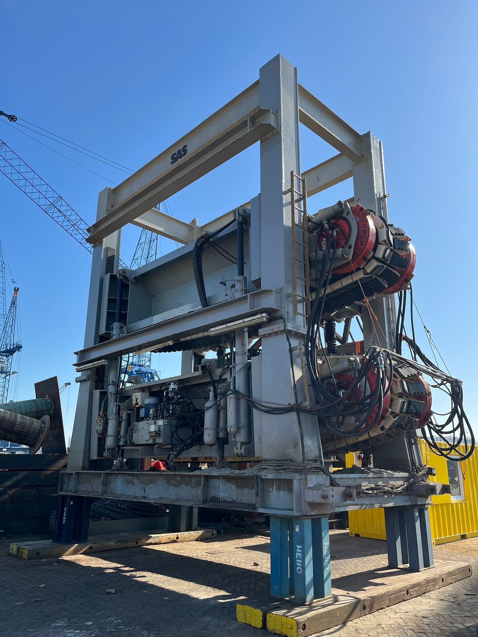 SAS SVH80 2, pipe Track tensioner