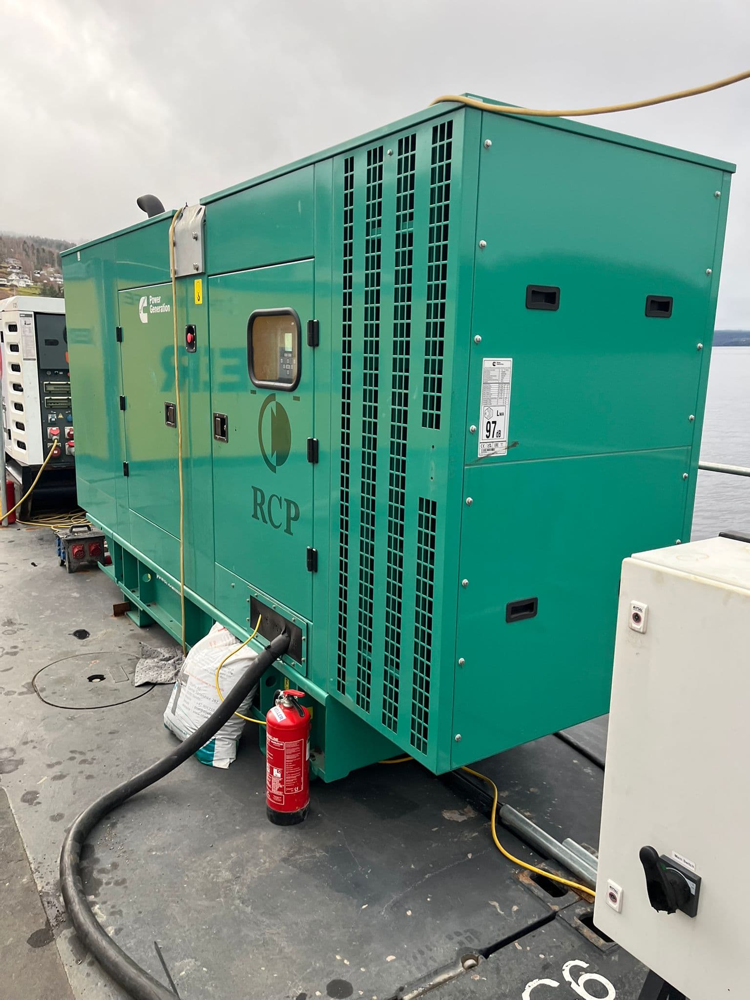 SET: 6x 12,5T and 4x 25T Electric Mooring winches all inclusive Control, switchboard, 3x gensets and 3.000 ltr fuel tank thumbnail 2