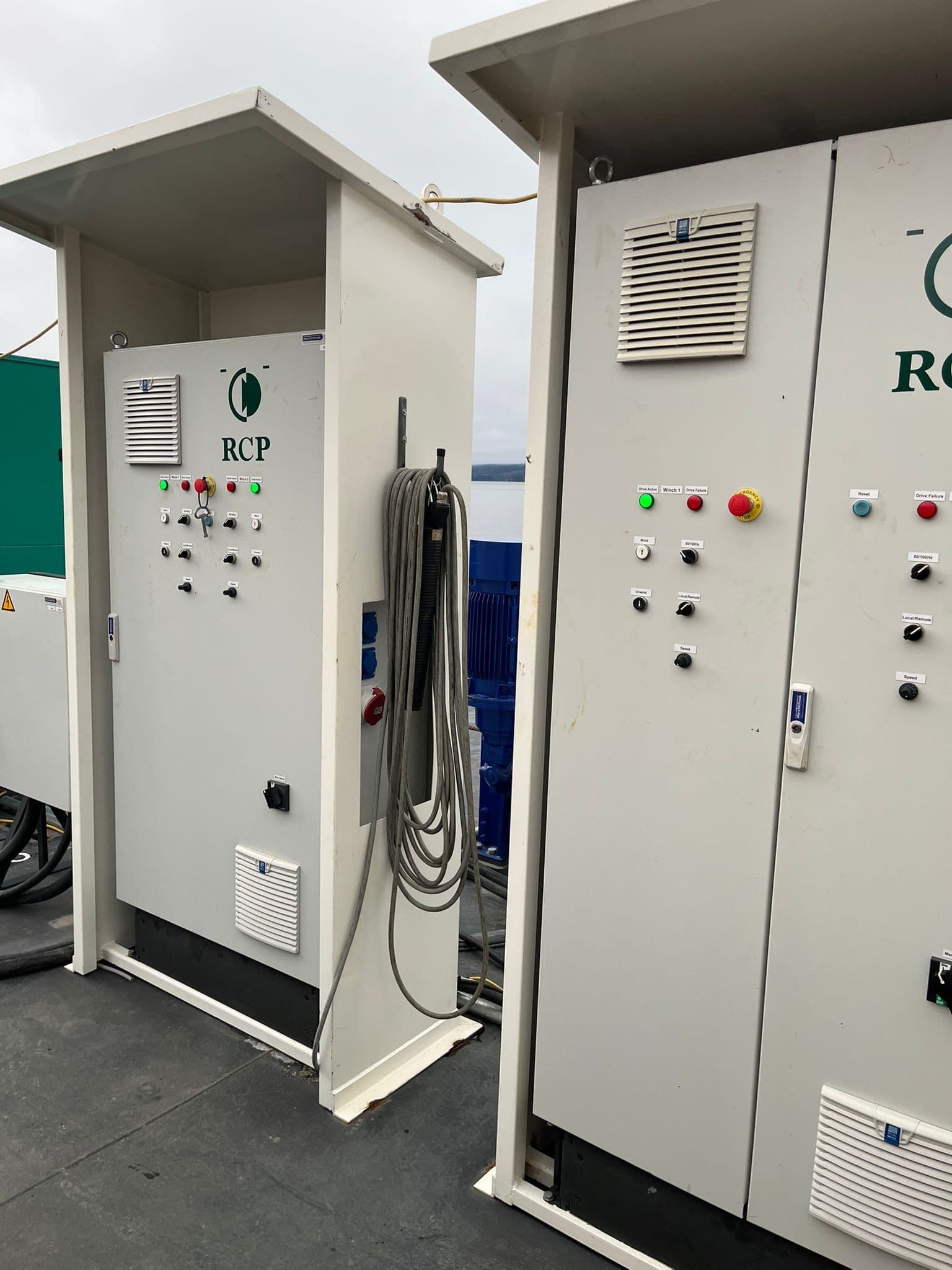 SET: 6x 12,5T and 4x 25T Electric Mooring winches all inclusive Control, switchboard, 3x gensets and 3.000 ltr fuel tank thumbnail 3