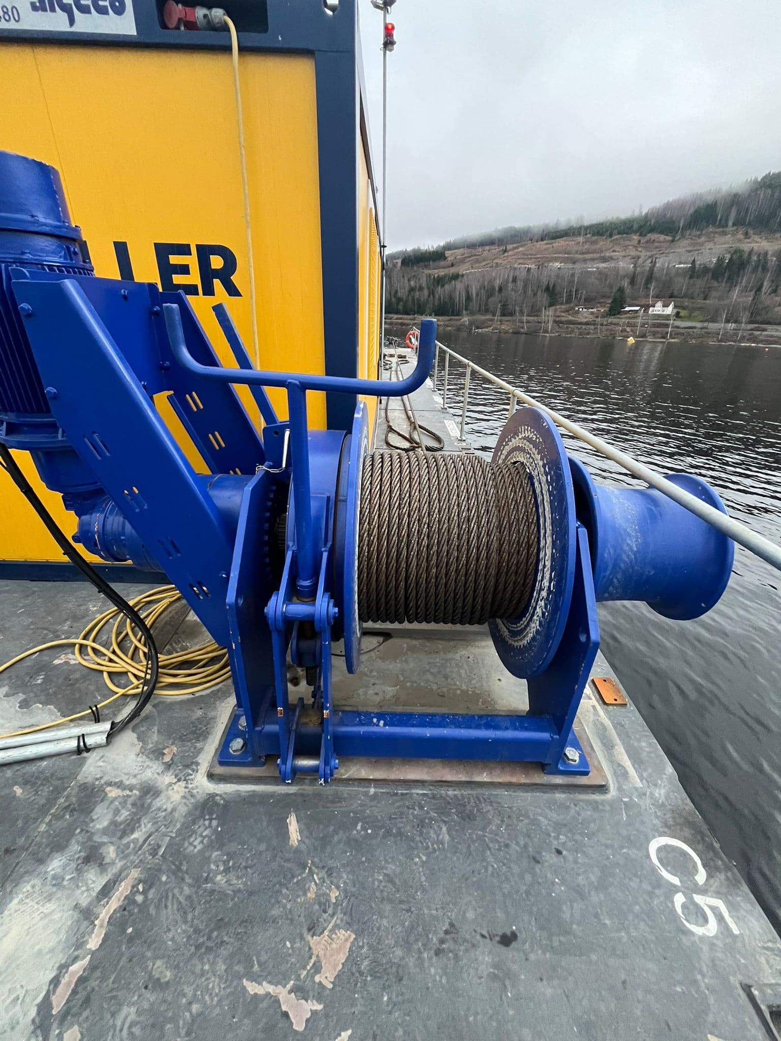 SET: 6x 12,5T and 4x 25T Electric Mooring winches all inclusive Control, switchboard, 3x gensets and 3.000 ltr fuel tank thumbnail 4