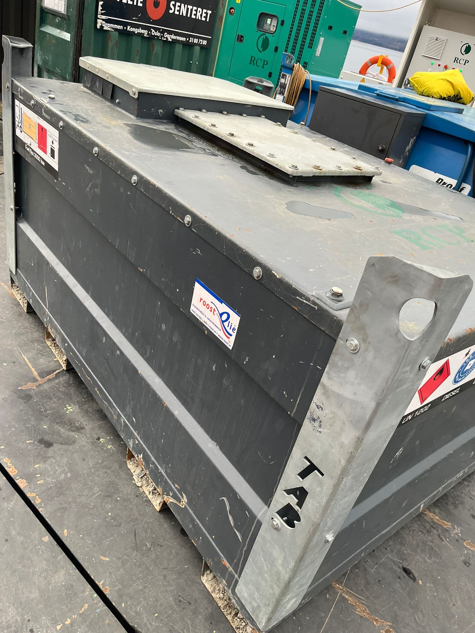 SET: 6x 12,5T and 4x 25T Electric Mooring winches all inclusive Control, switchboard, 3x gensets and 3.000 ltr fuel tank thumbnail 5