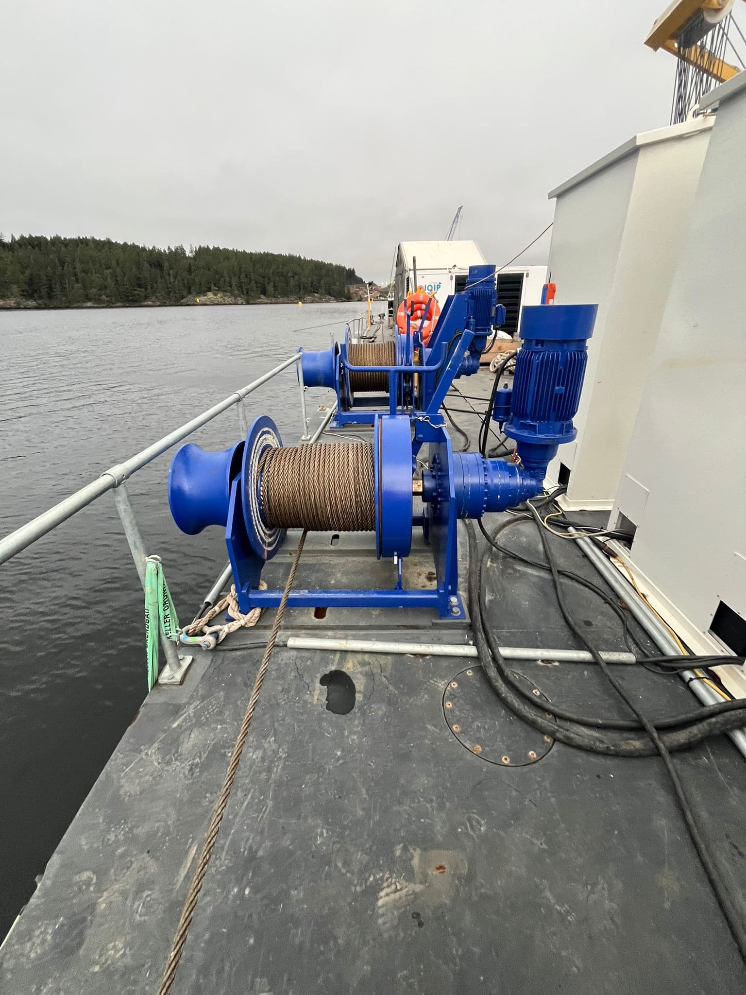 SET: 6x 12,5T and 4x 25T Electric Mooring winches all inclusive Control, switchboard, 3x gensets and 3.000 ltr fuel tank