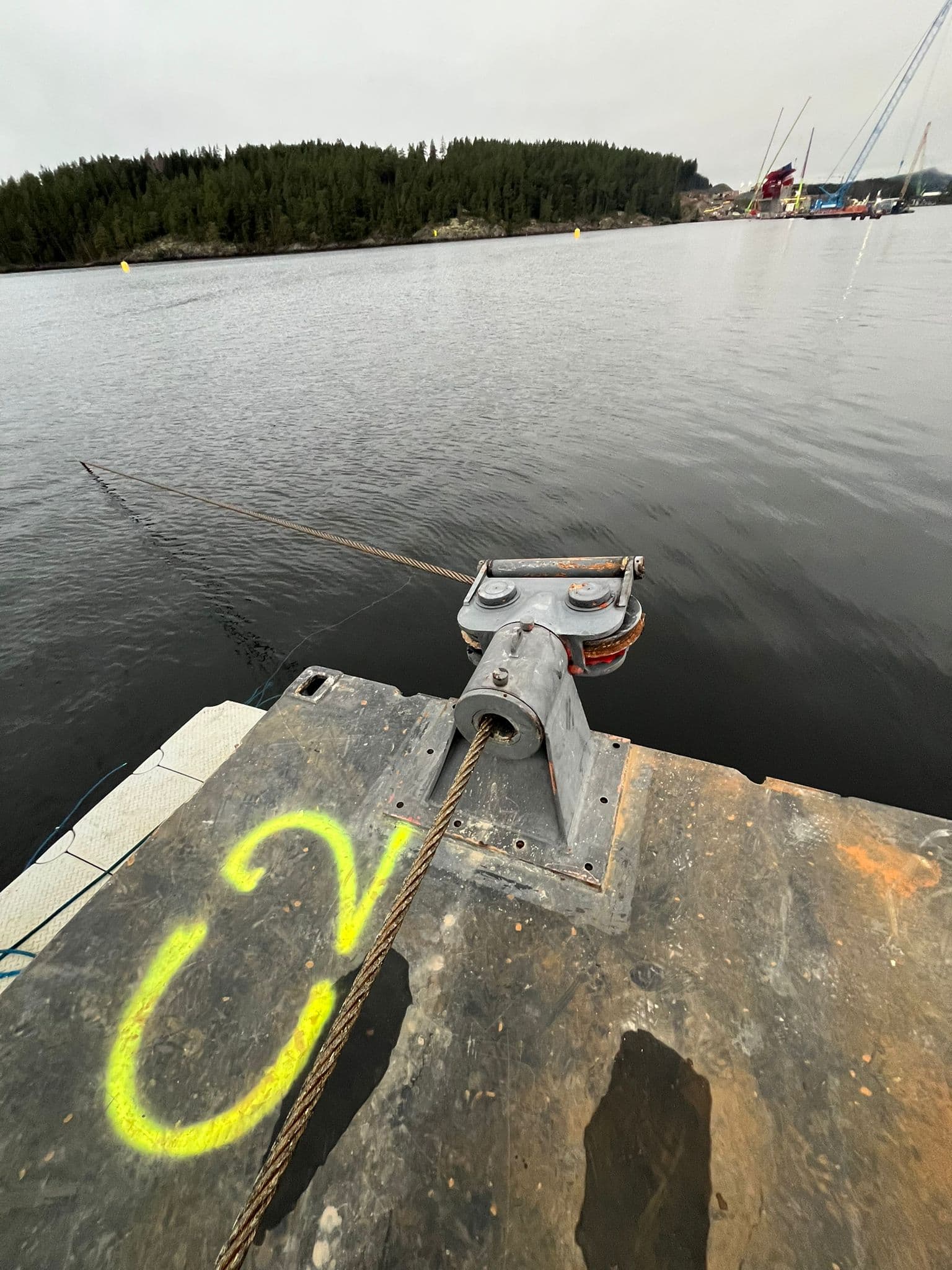 SET: 6x 12,5T and 4x 25T Electric Mooring winches all inclusive Control, switchboard, 3x gensets and 3.000 ltr fuel tank thumbnail 6