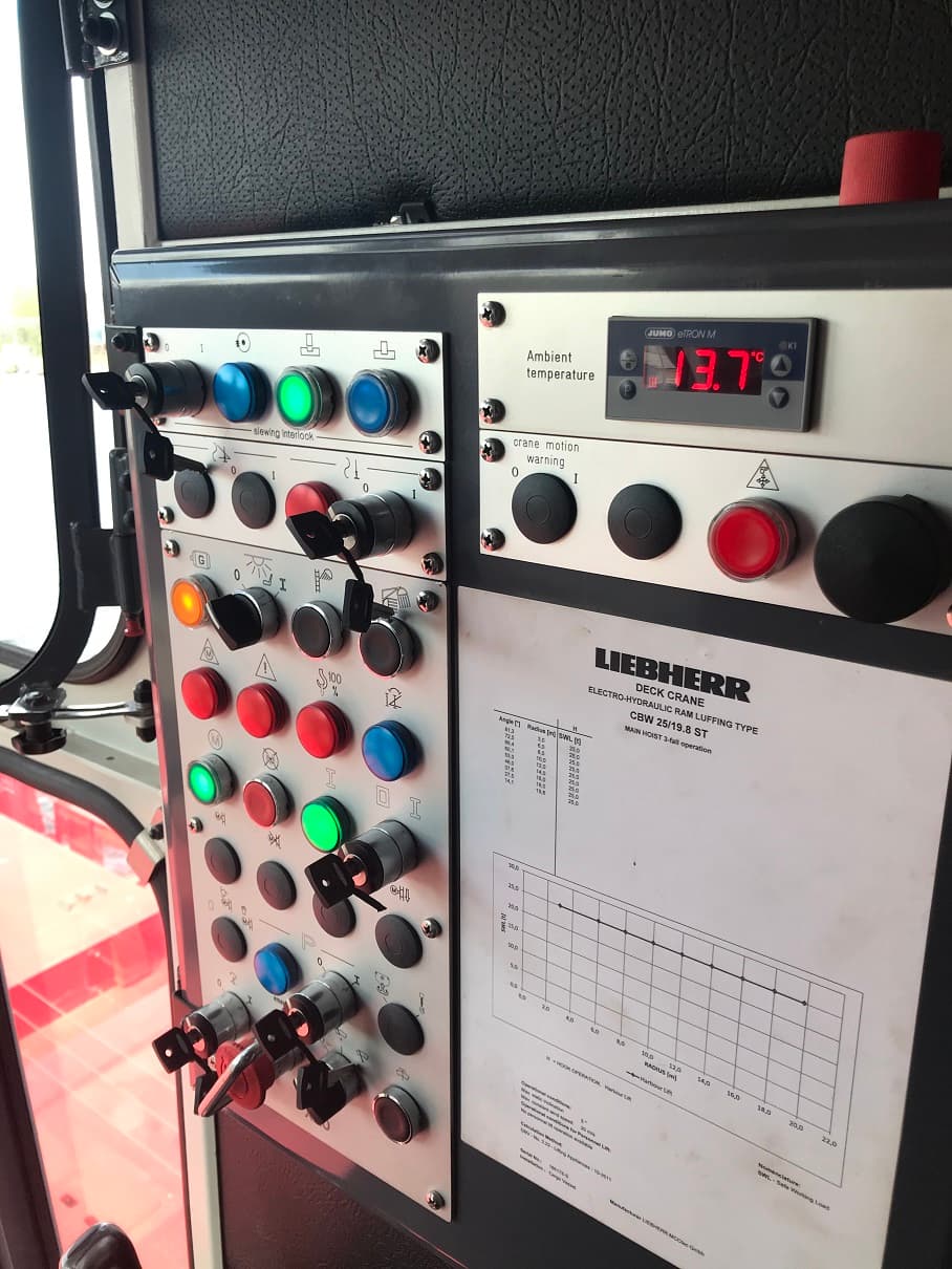 Liebherr Deck Cargo Crane 25T @ 20 mtr (RESERVED) thumbnail 5