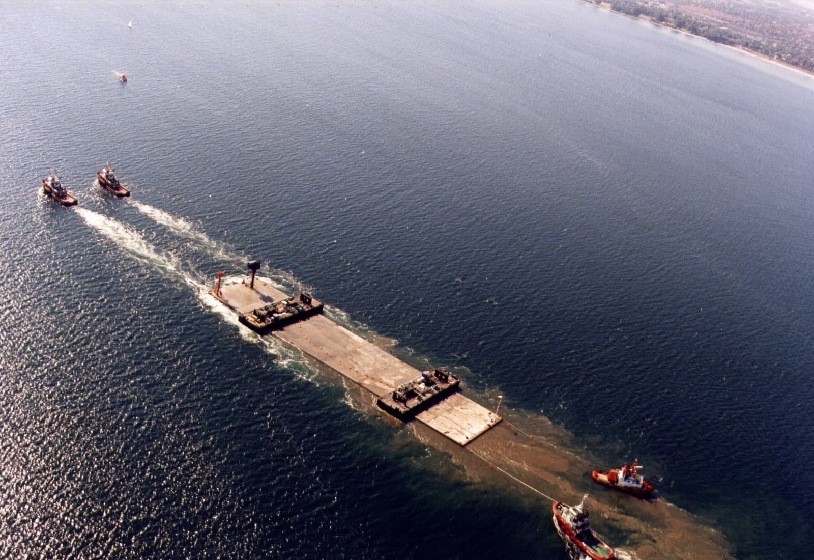 IMMERSION BARGES FOR IMMERSION OF SUBSEA TUNNEL ELEMENTS thumbnail 3