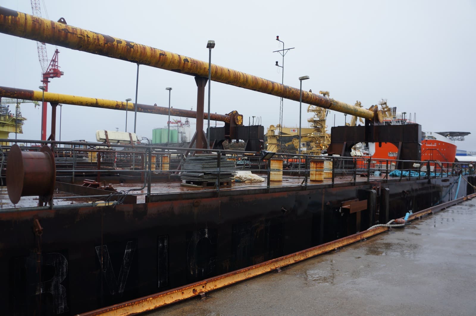 IMMERSION BARGES FOR IMMERSION OF SUBSEA TUNNEL ELEMENTS thumbnail 2