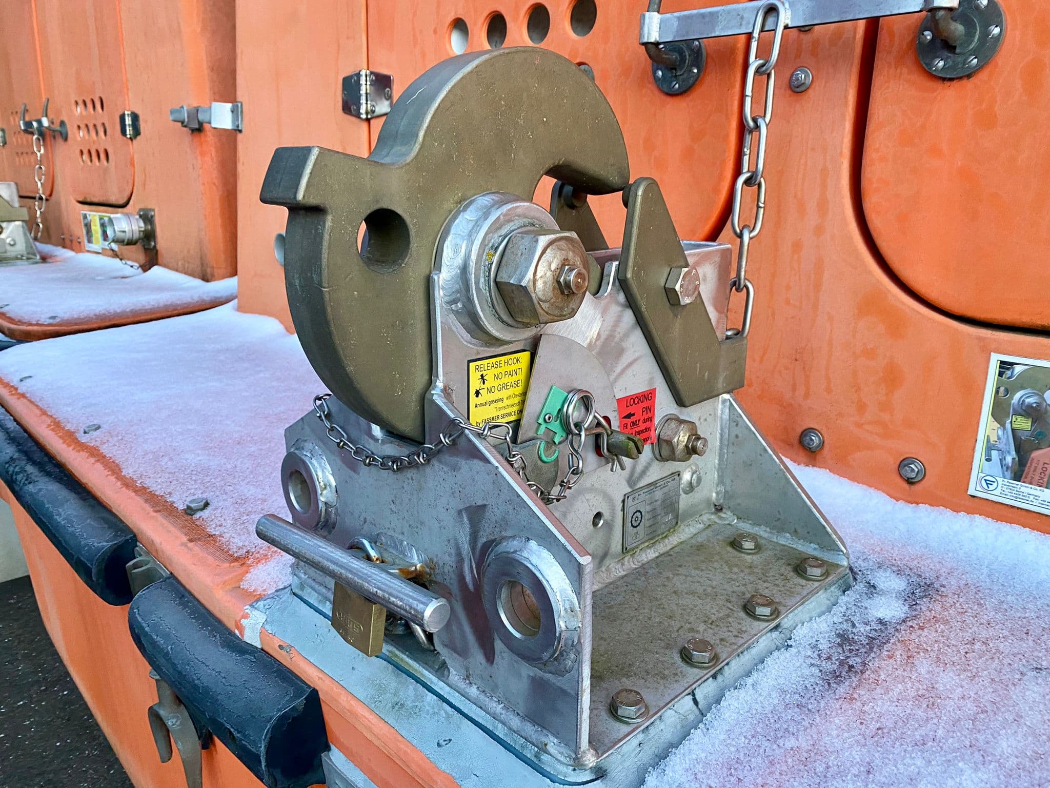 75 persons Life boats including davit thumbnail 3