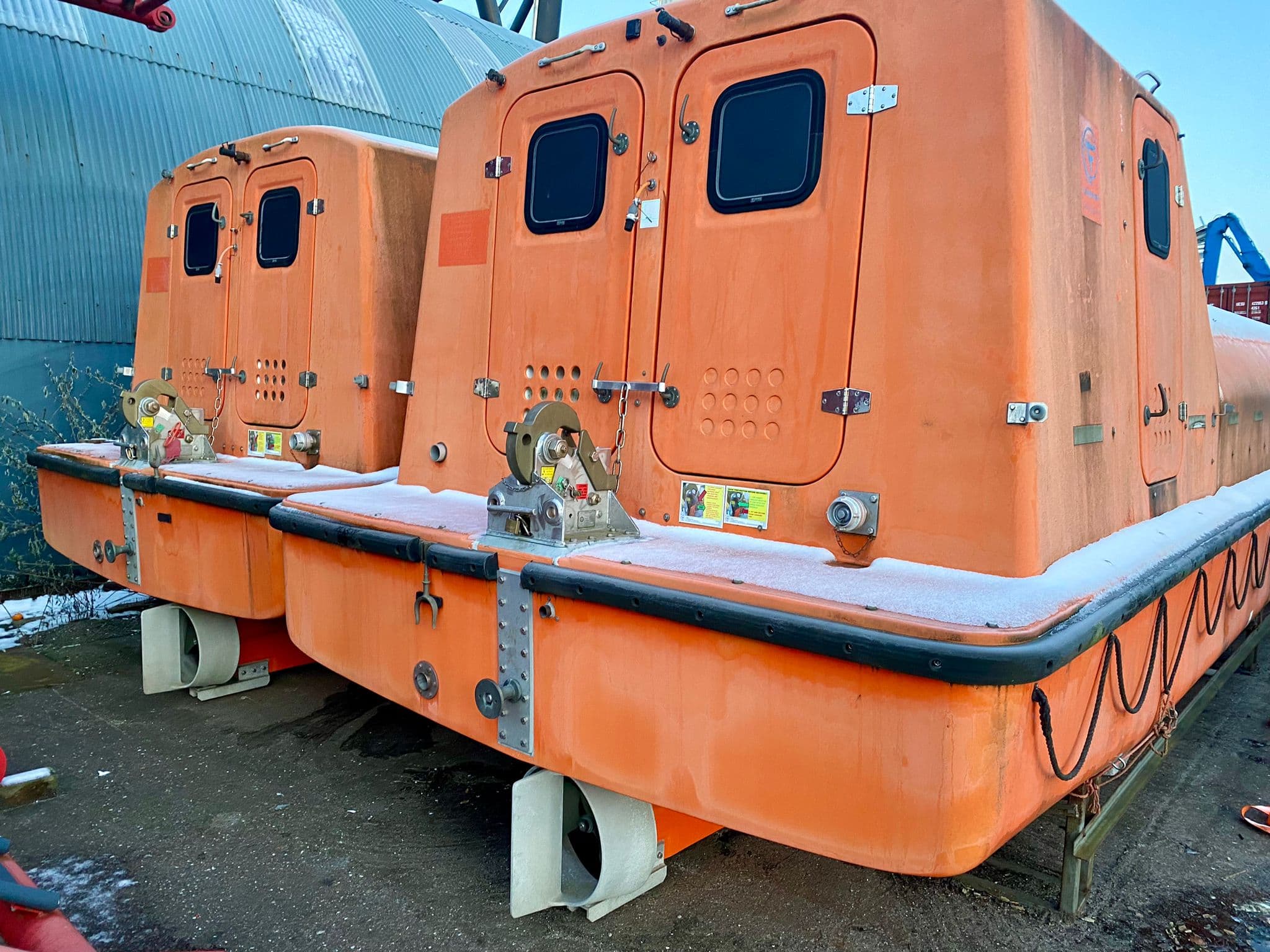 75 persons Life boats including davit thumbnail 4