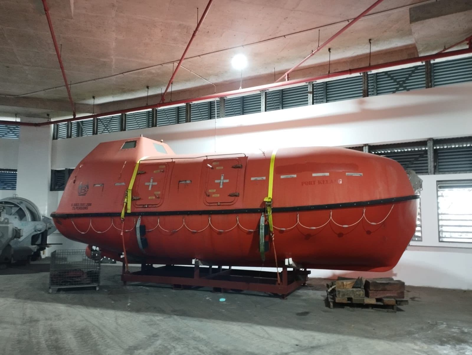 Fully Enclosed Life boat 75 persons thumbnail 2