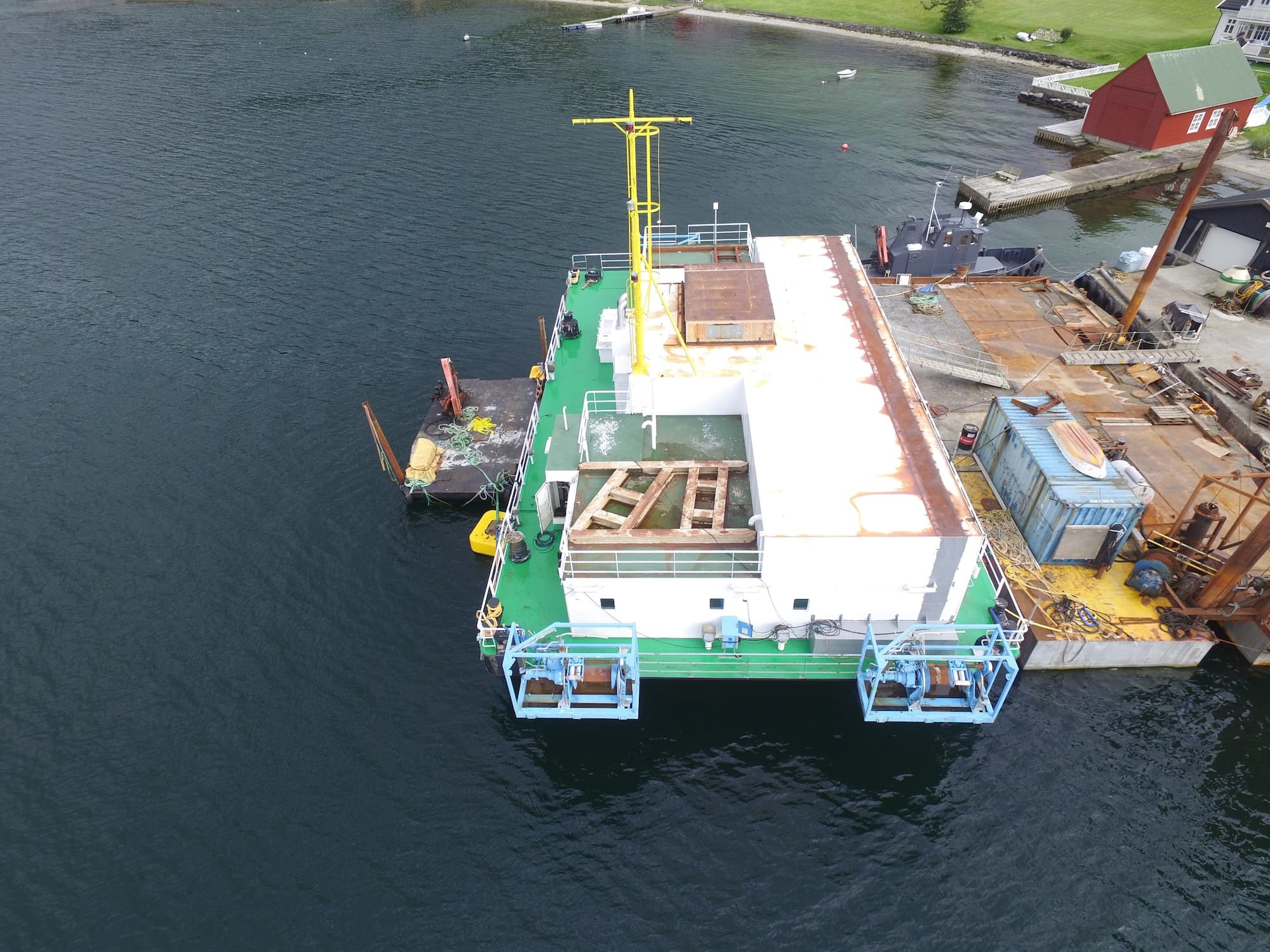 Diving Barge (25m x 15m x 3.5m) w/ moonpool thumbnail 3