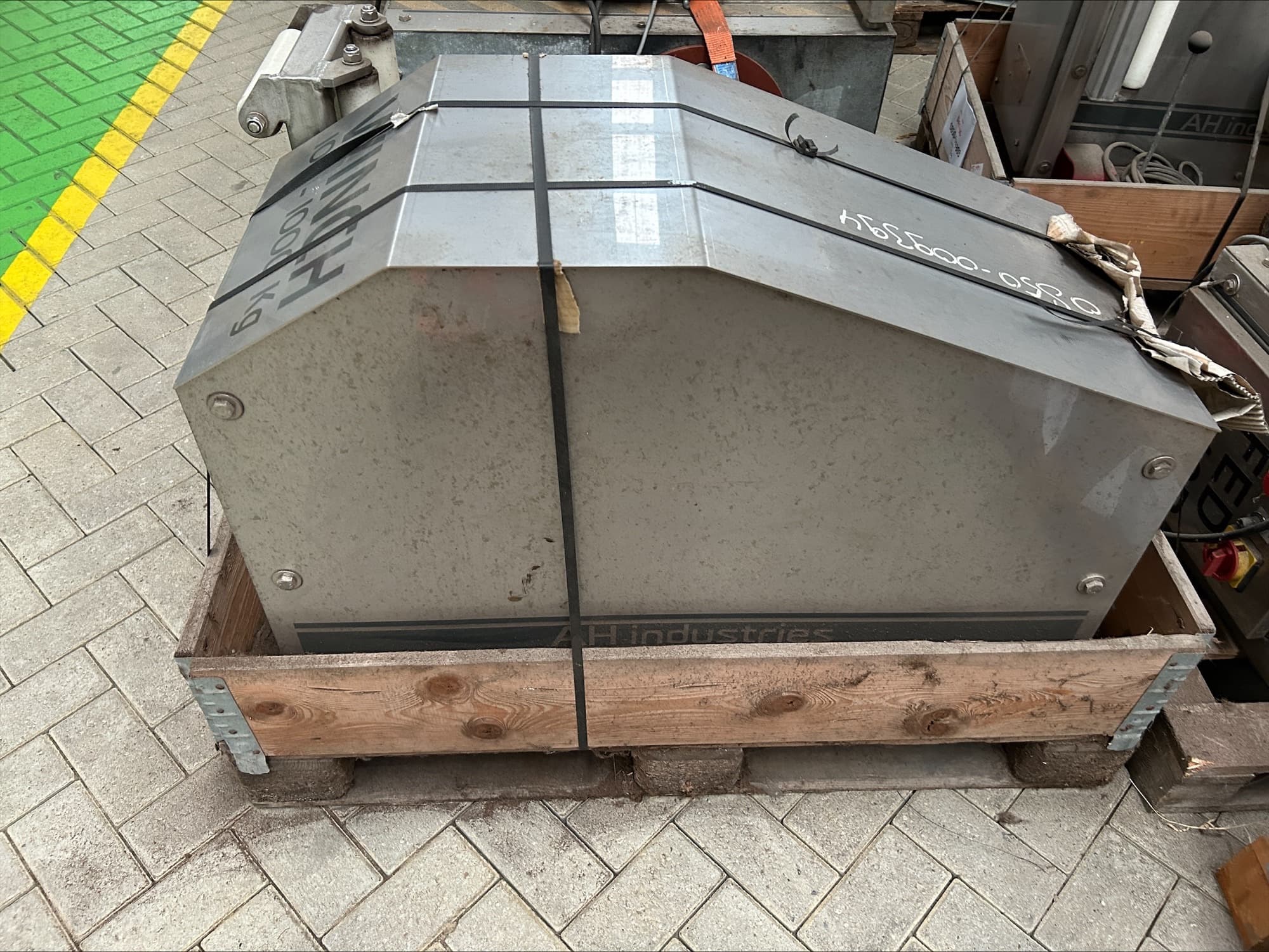 Capstan winches 1000Kg - 2x never used 2x used thumbnail 3