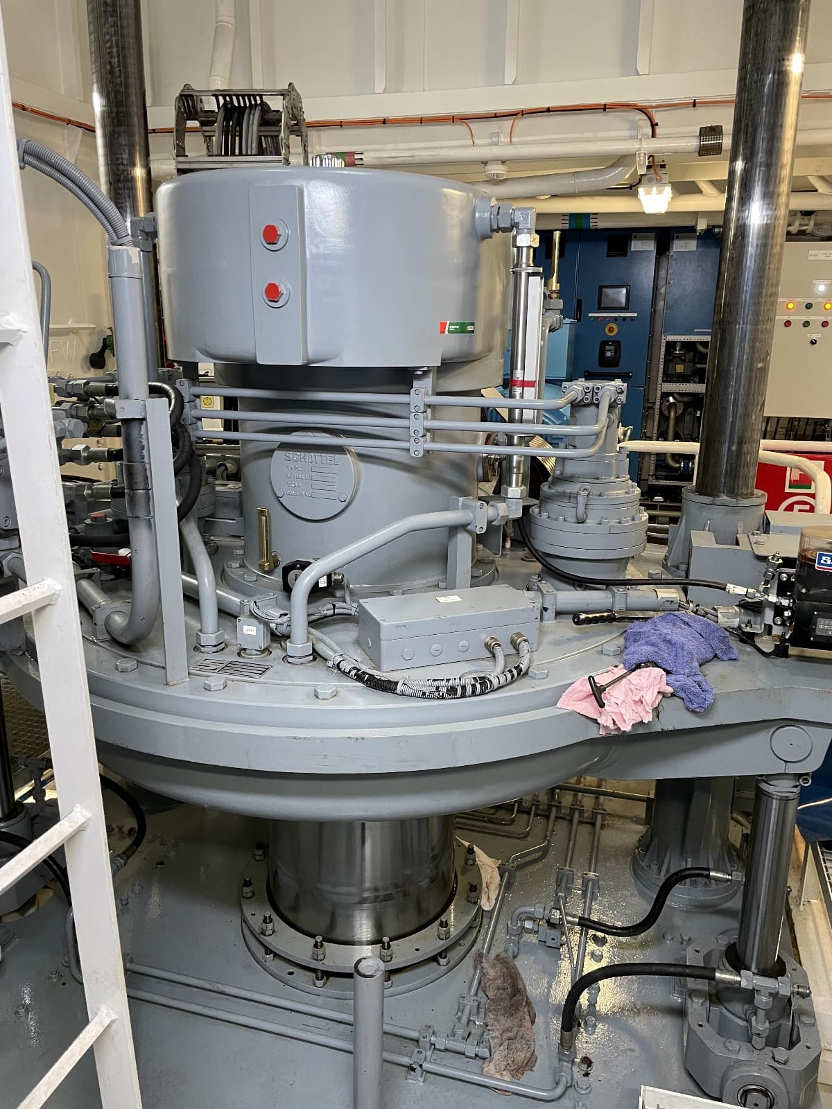 Retractable Schottel thruster thumbnail 5