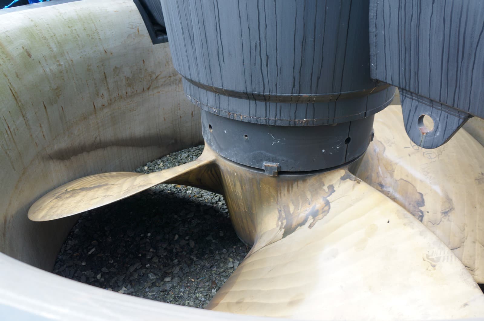 2 AQUA MASTER US3001 1864kW Thrusters thumbnail 2