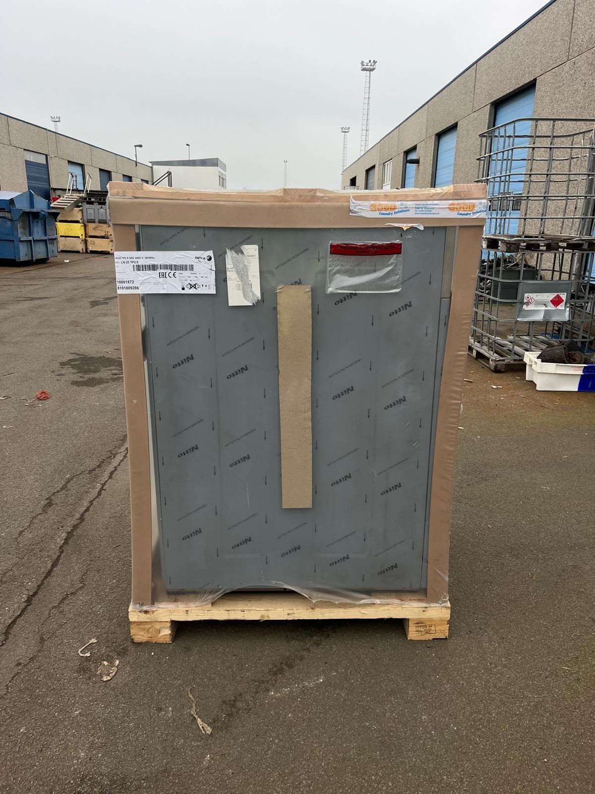 Industrial washing machine & thumble dryer thumbnail 4