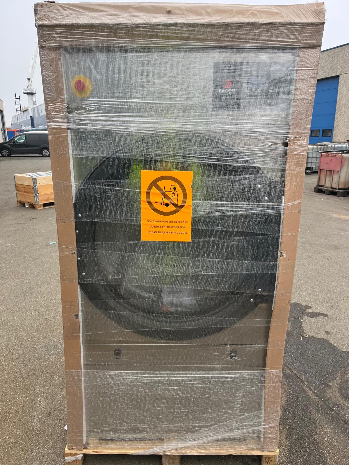 Industrial washing machine & thumble dryer thumbnail 3