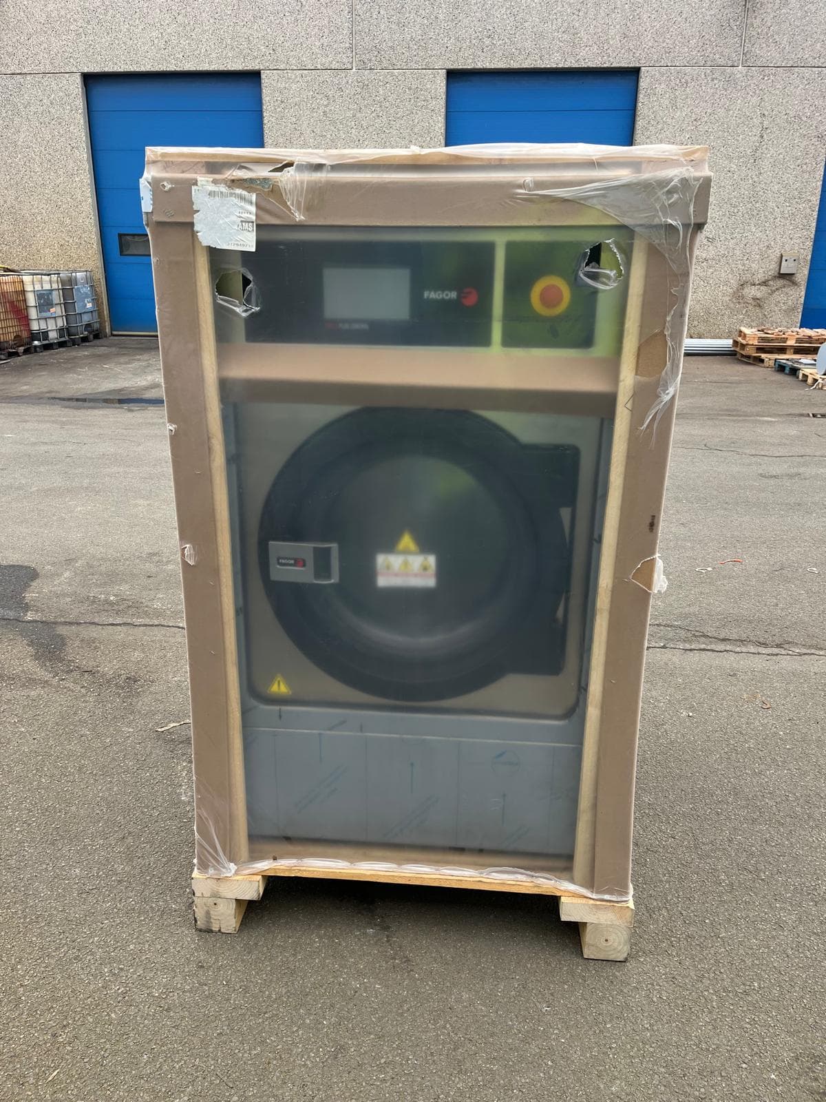 Industrial washing machine & thumble dryer thumbnail 5