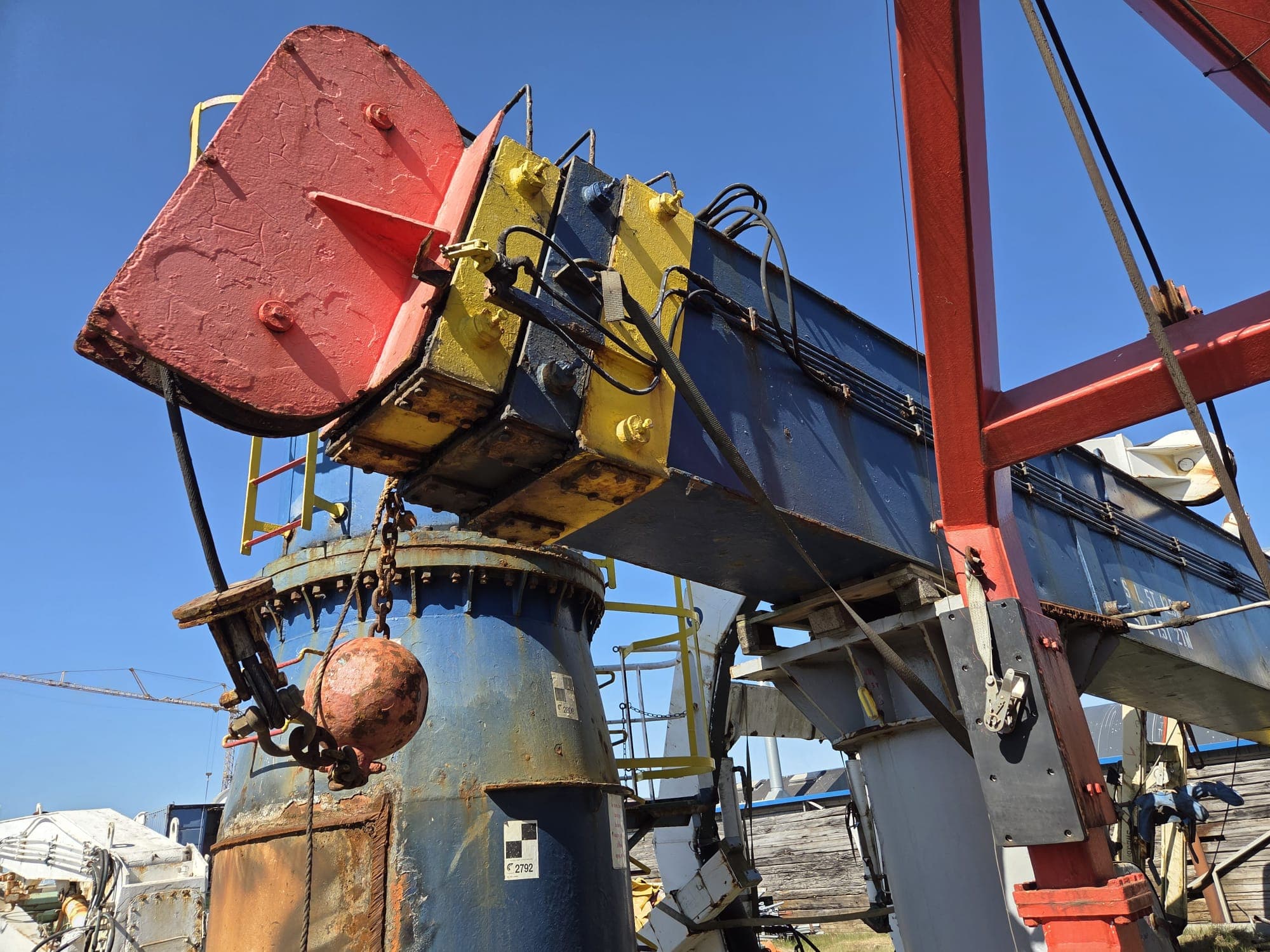 Hydralift Marine crane thumbnail 2