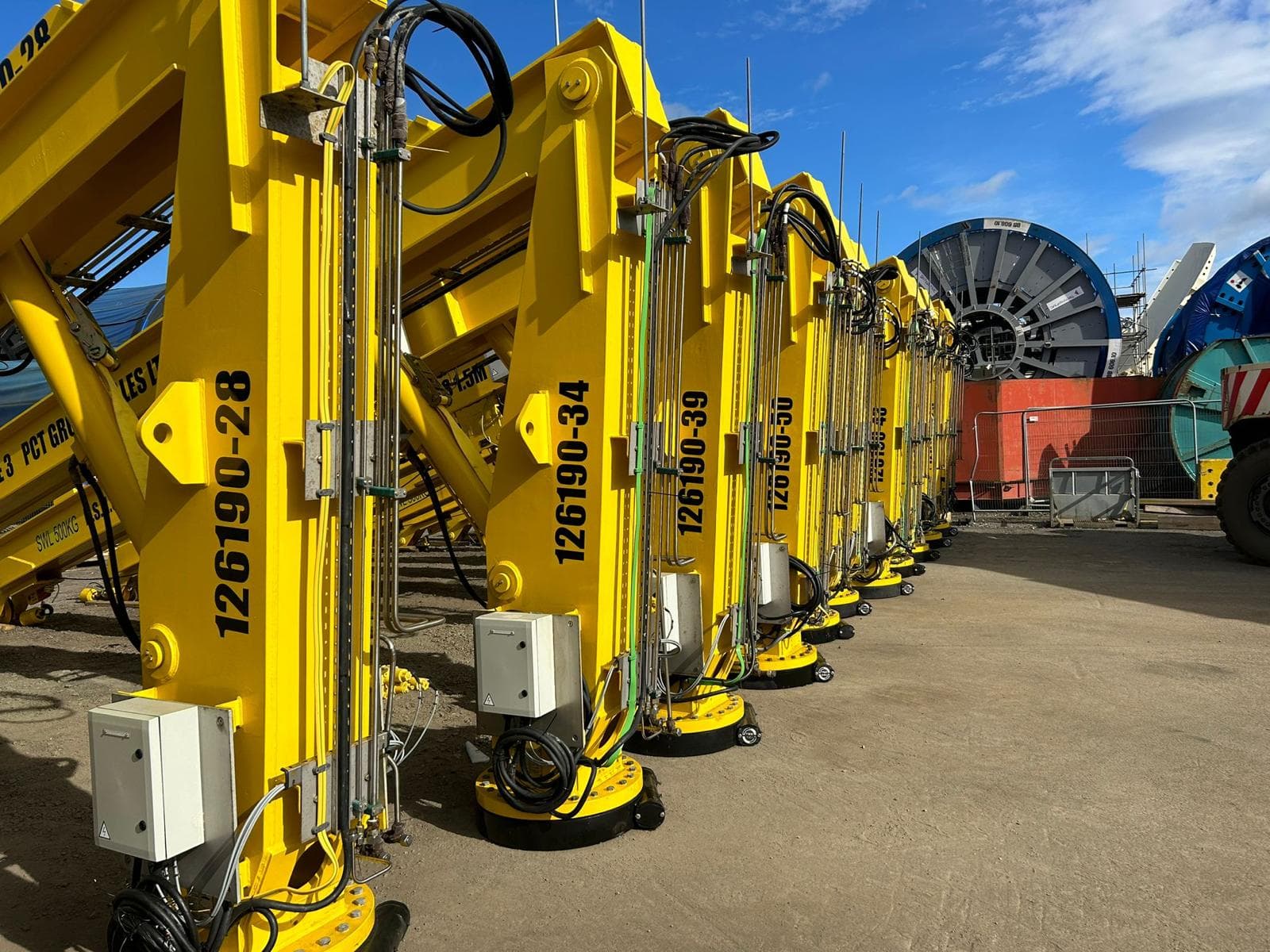 Offshore marine crane(s) for the offshore wind industry