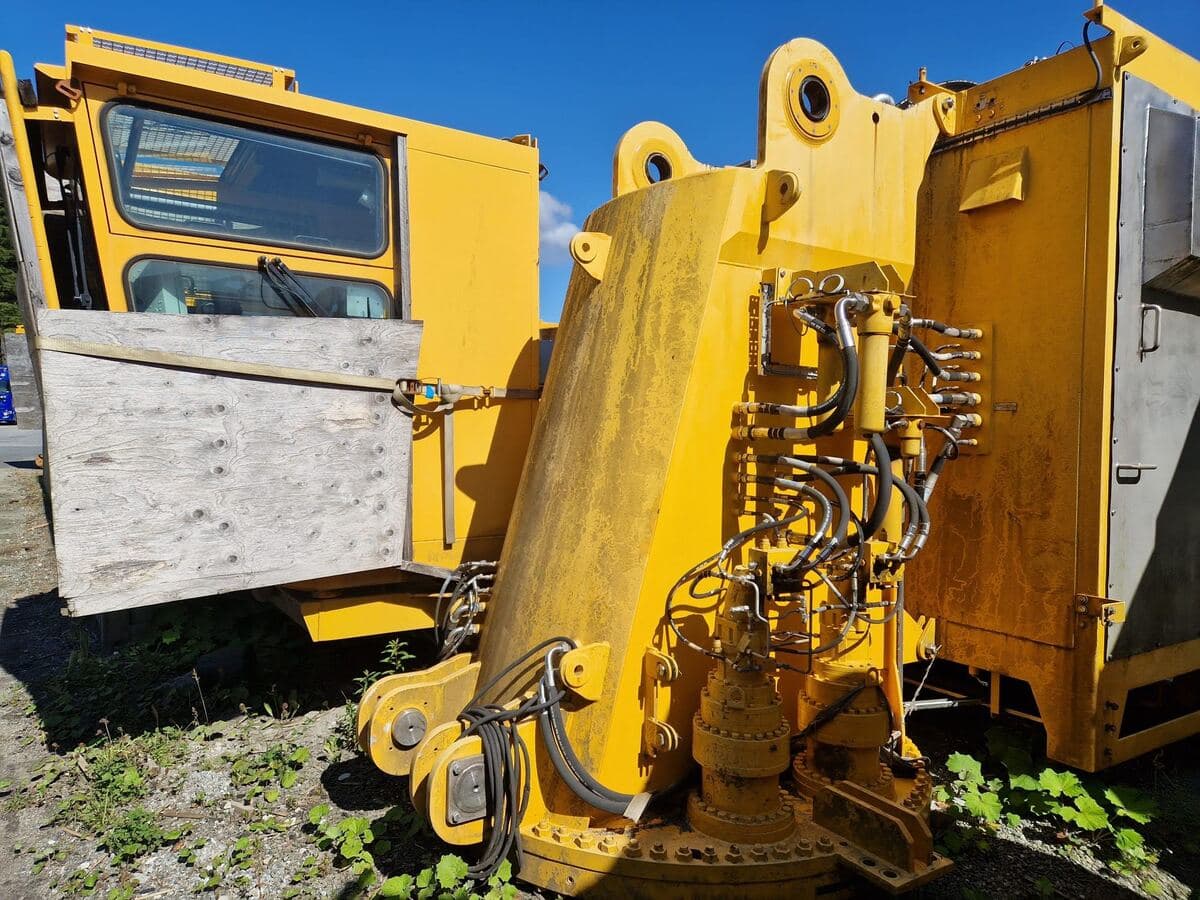 Dreggen pedestal crane thumbnail 5