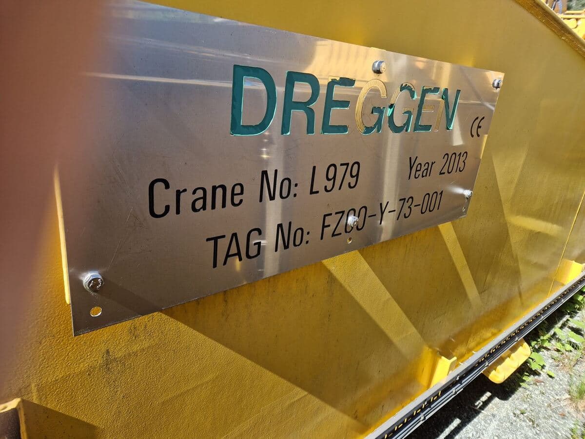 Dreggen pedestal crane thumbnail 2