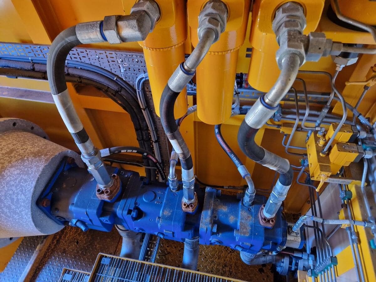 Dreggen pedestal crane thumbnail 6