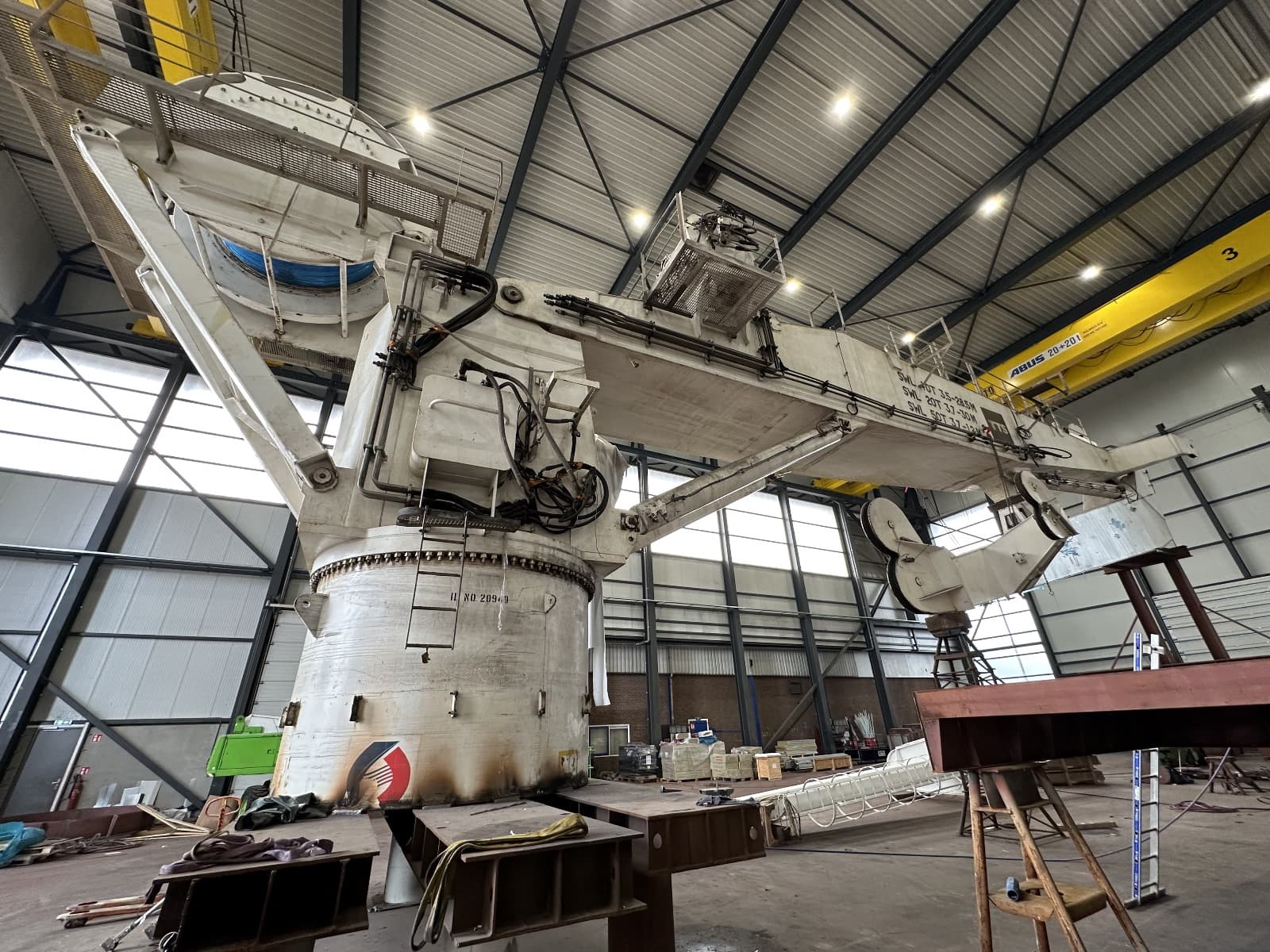 OFFSHORE AHC KNUCKLE BOOM CRANE