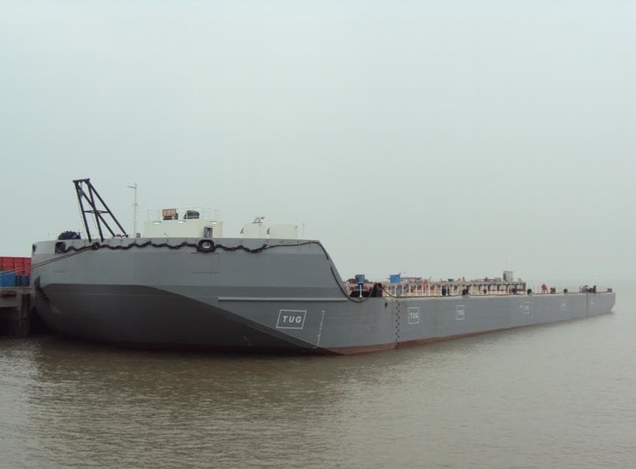 Deck barge 114 x 36,6 x 6,1 mtr