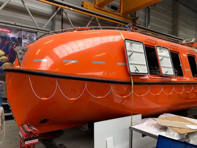 Self Propelled Hyperbaric Lifeboat (SPHL)