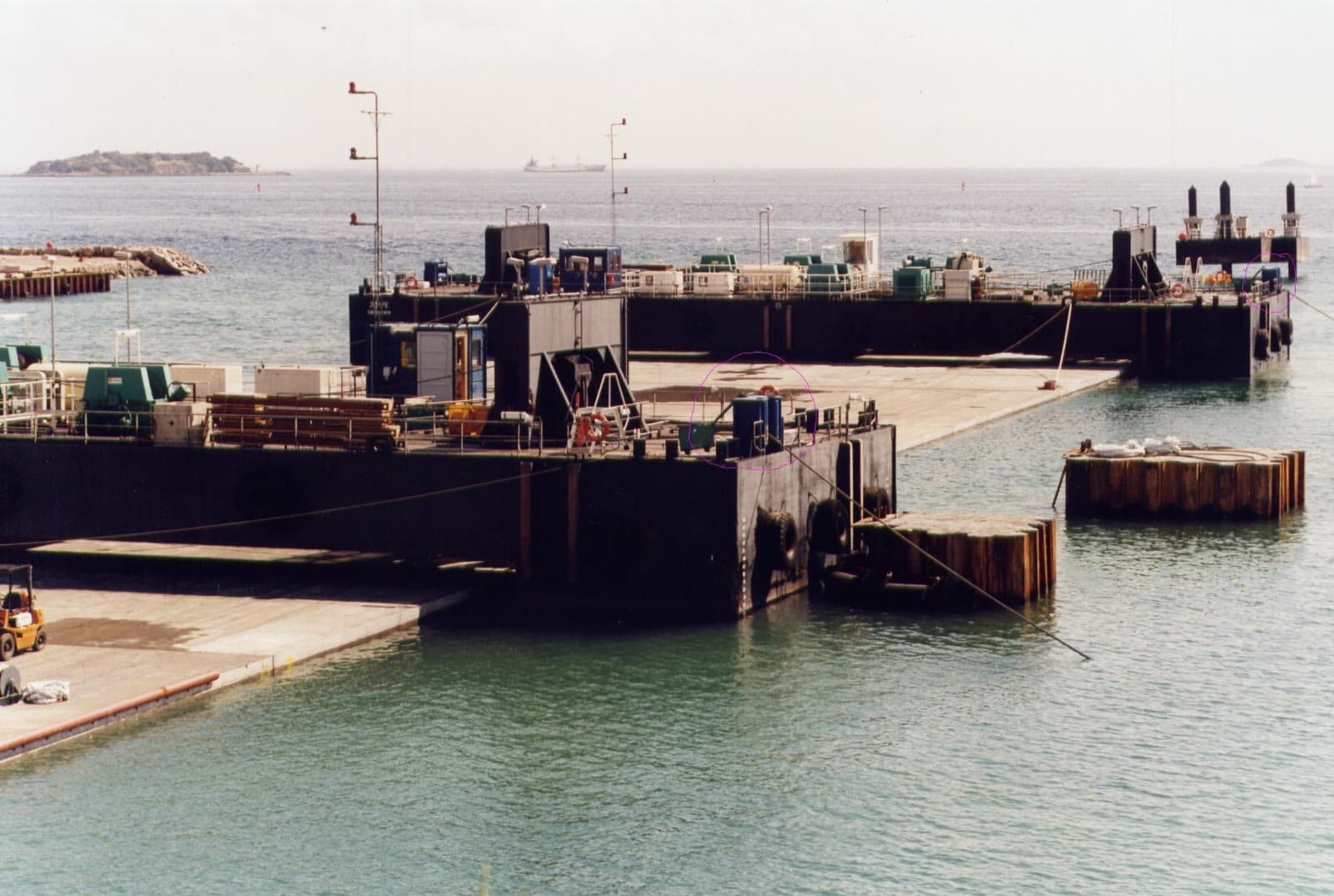 IMMERSION BARGES FOR IMMERSION OF SUBSEA TUNNEL ELEMENTS