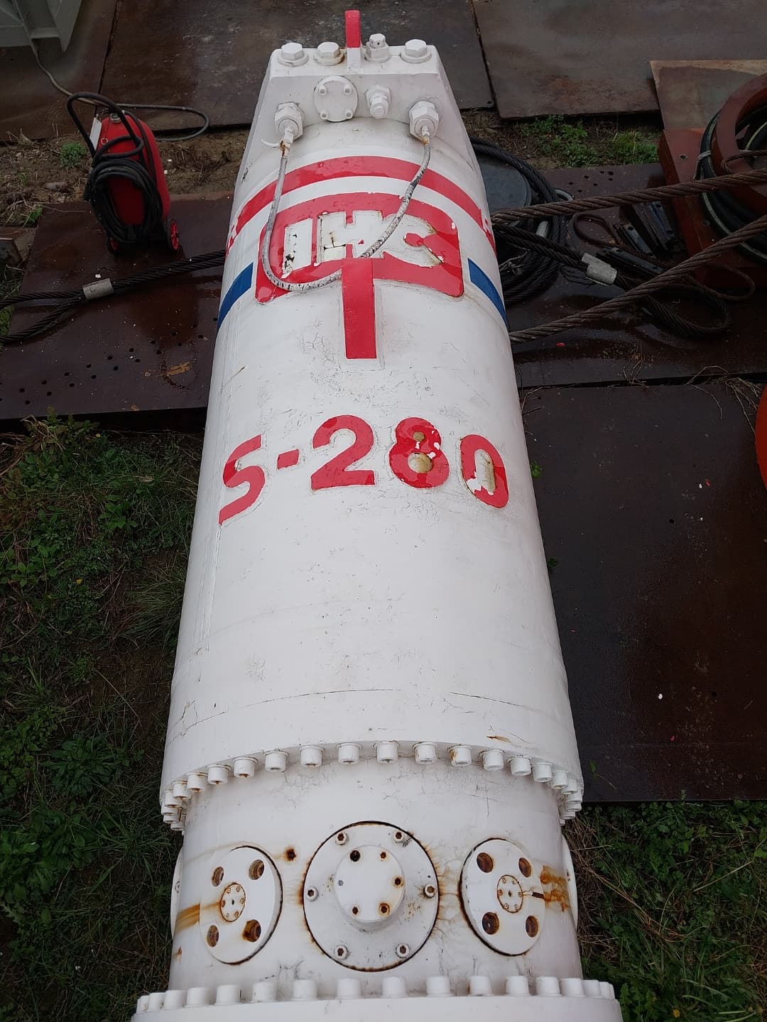 IHC Hydraulic Hammer S280 and 2 sleeves