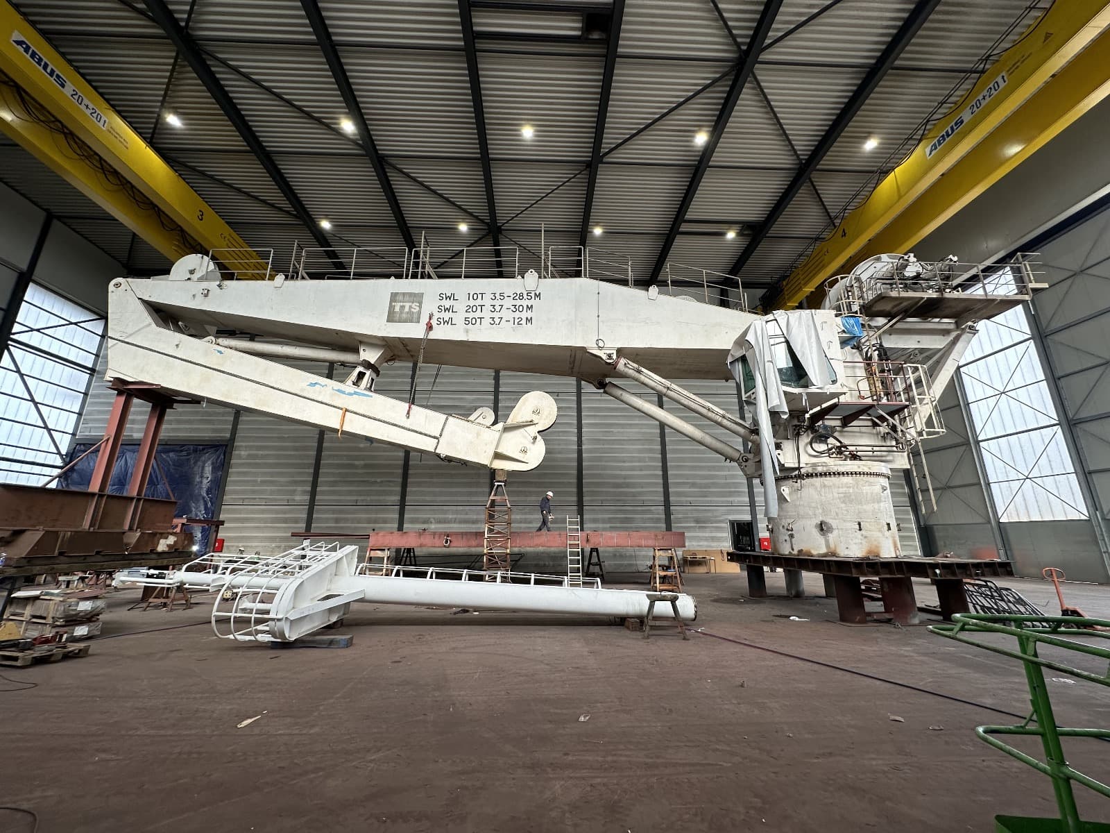 Knuckle Boom Crane with 40 to 50 tonnes capacity