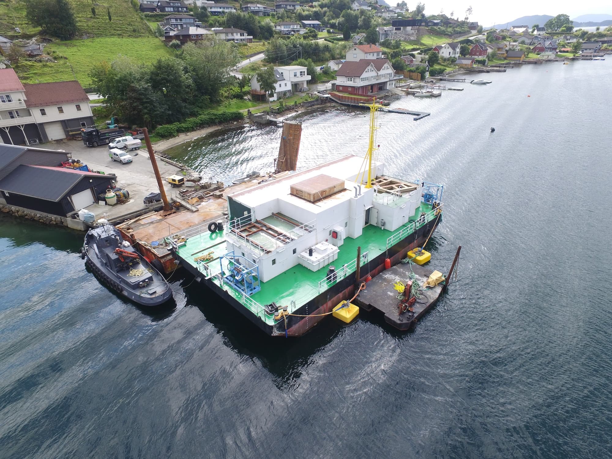 Diving Barge (25m x 15m x 3.5m) w/ moonpool