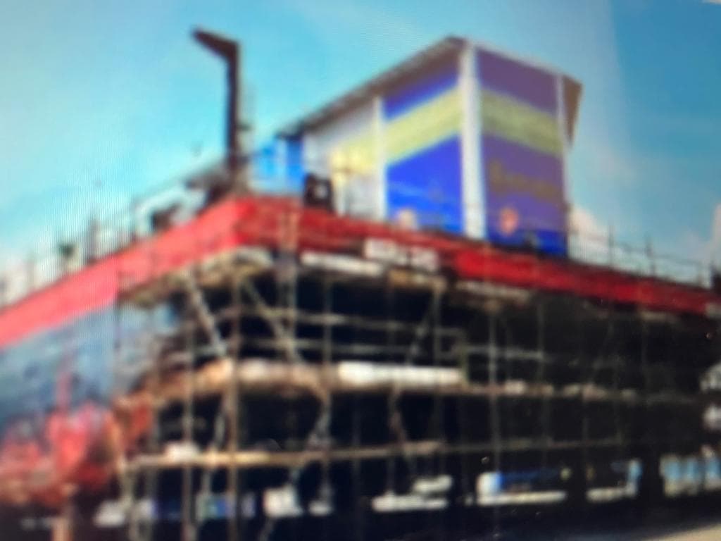 300ft Deck barge (91.5 m X 27.5 m)