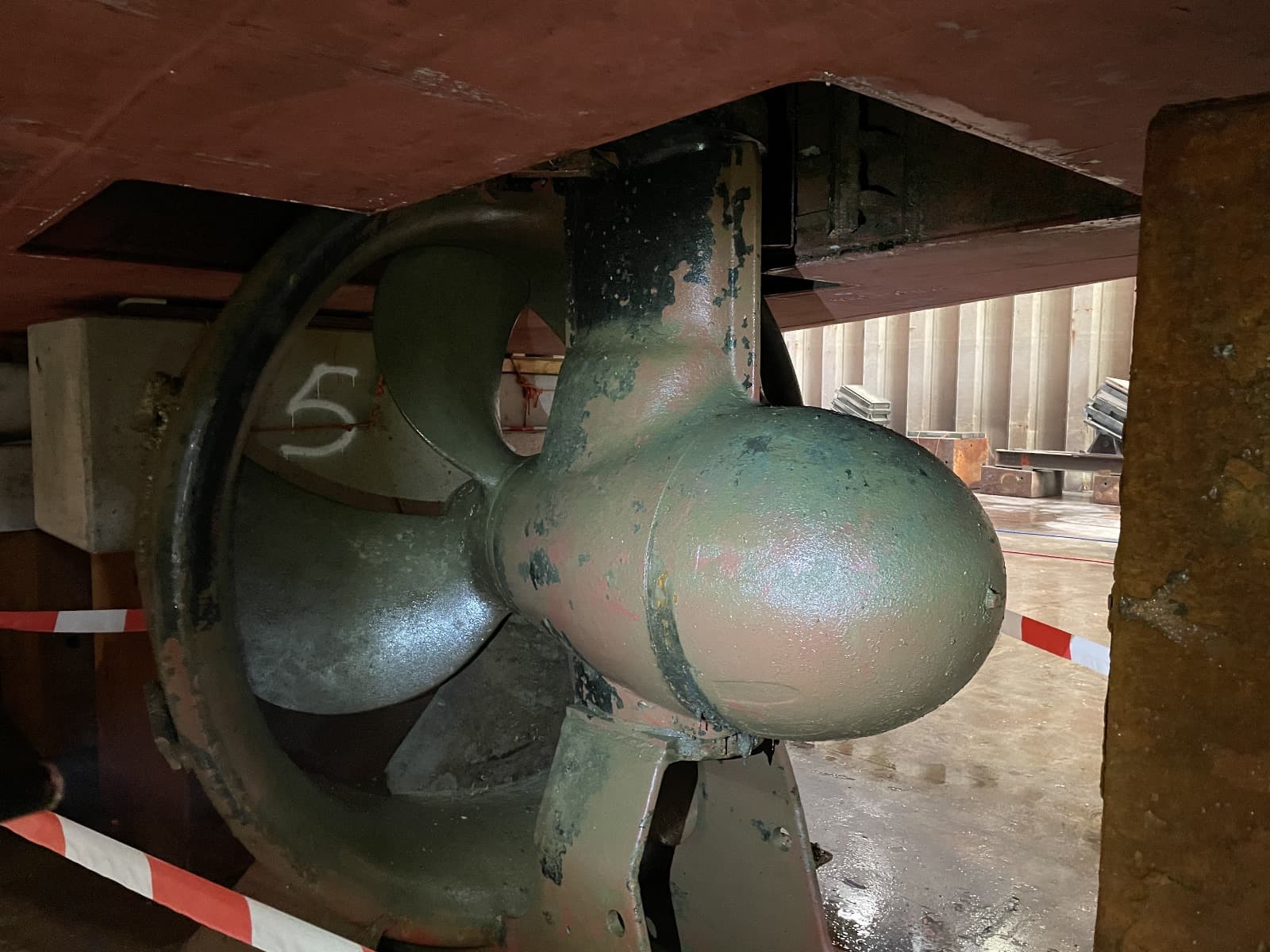 Retractable Schottel thruster