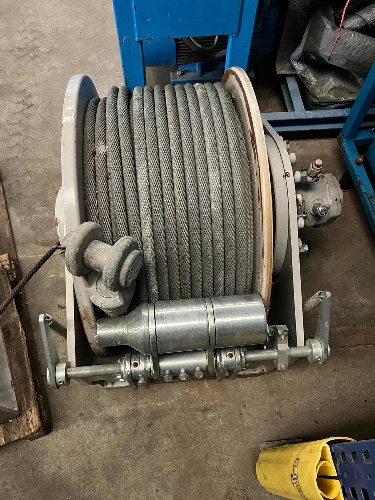 Tugger winch with 17T capacity