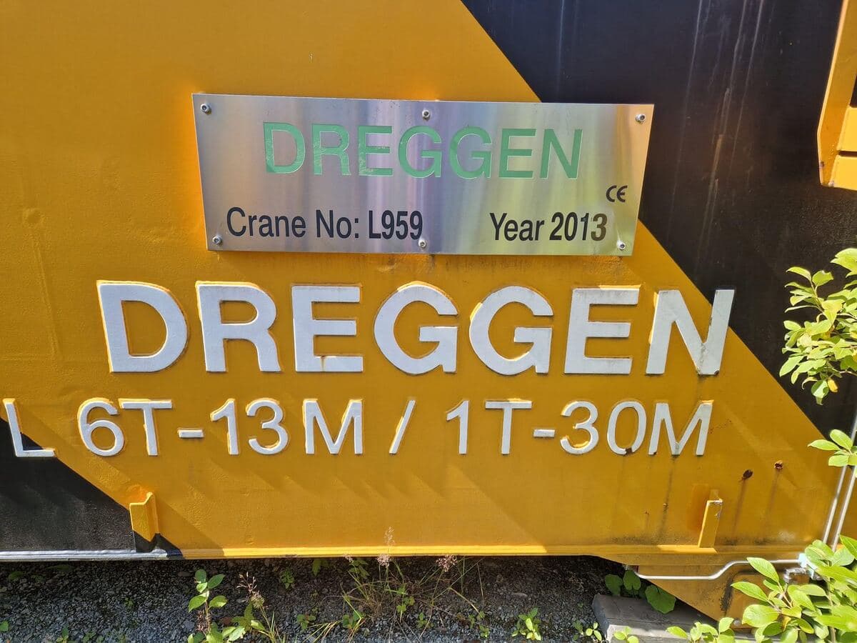 Dreggen pedestal crane